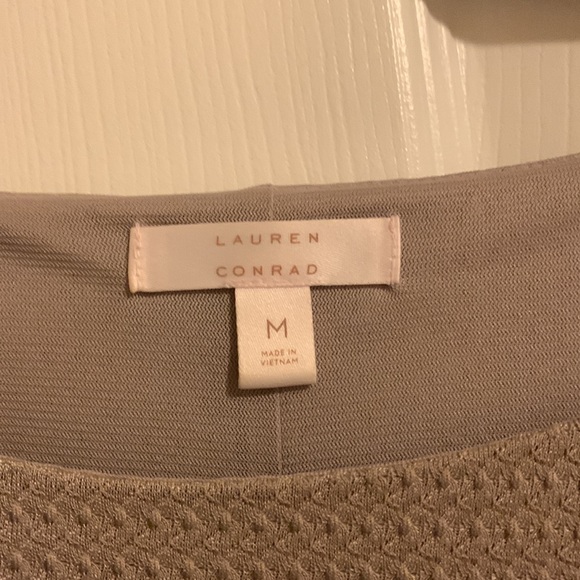 blouse - Picture 5 of 6